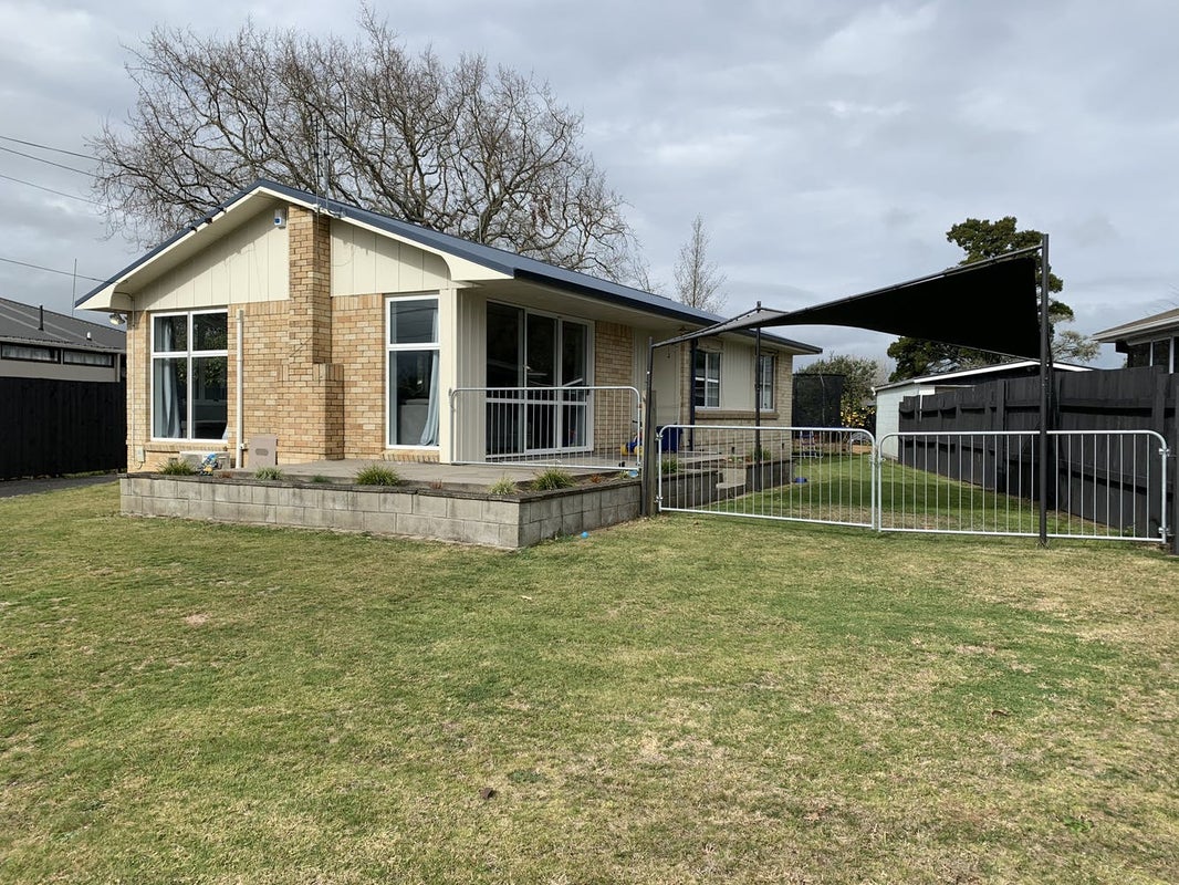 106 Masters Avenue, Silverdale, Hamilton - Carousel 1