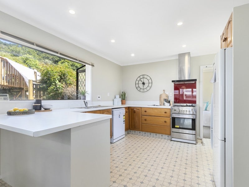 68 Lees Grove, Wainuiomata, Lower Hutt - Carousel 2