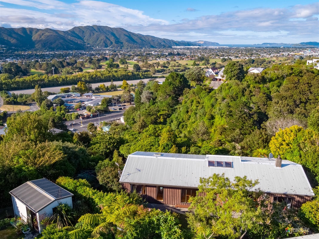18 Vista Grove, Kelson, Lower Hutt - Carousel 2