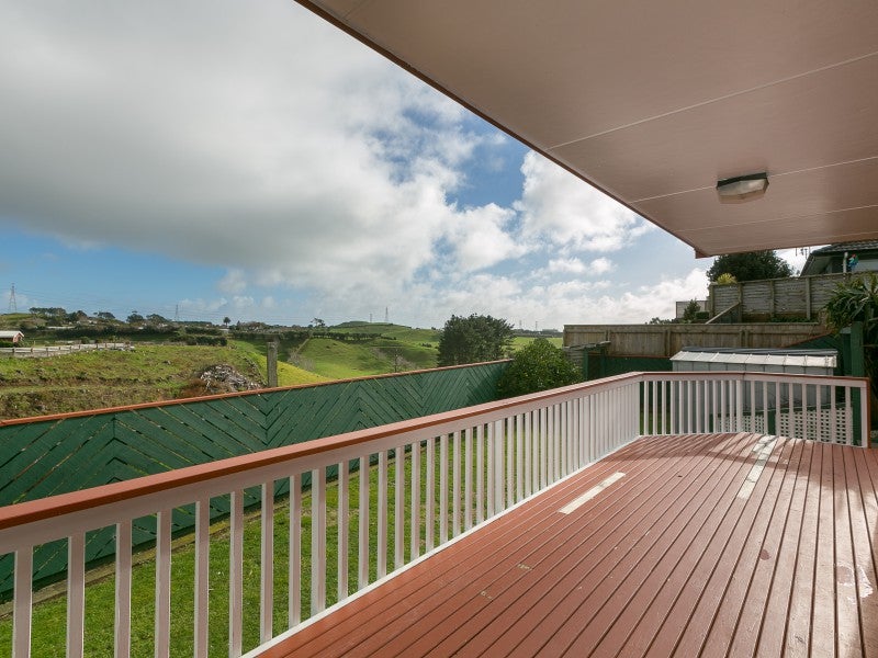 11 Keats Place, Whalers Gate, New Plymouth - Carousel 1
