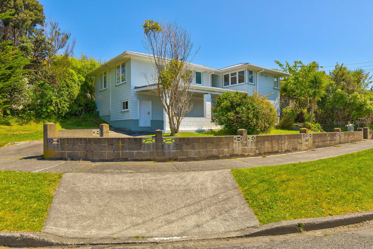 1 Muturangi Grove, Elsdon, Porirua - Carousel 1