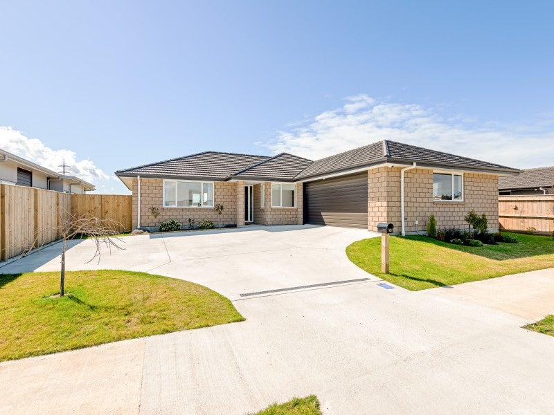 6 Mediterranean Grove, Fitzherbert, Palmerston North - Carousel 1