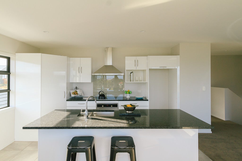 8 Lime Grove, Maungaraki, Lower Hutt - Carousel 2