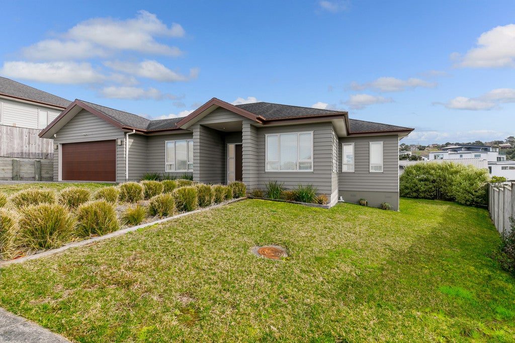 37 Hornbill Drive, Fairview Heights, Auckland - Carousel 1
