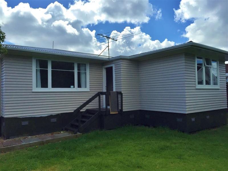 72 Mckenzie Road, Mangere Bridge, Auckland - Carousel 1