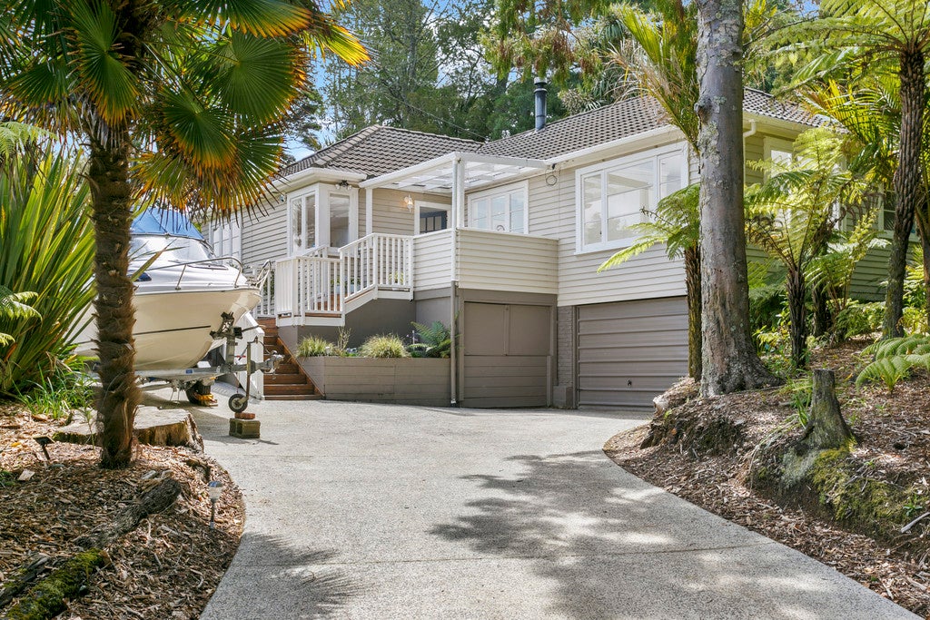 1 Grovelands Way, Titirangi, Auckland - Carousel 2