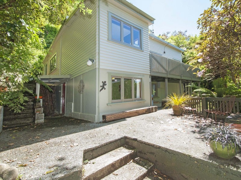 28 Wyndham Road, Pinehaven, Upper Hutt - Carousel 1