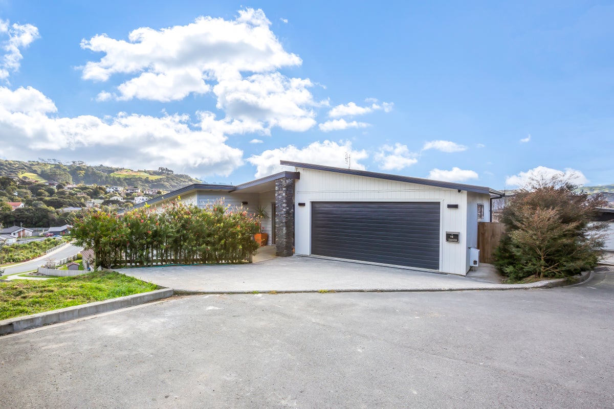 16 Bluejacket Place, Whitby, Porirua - Carousel 1