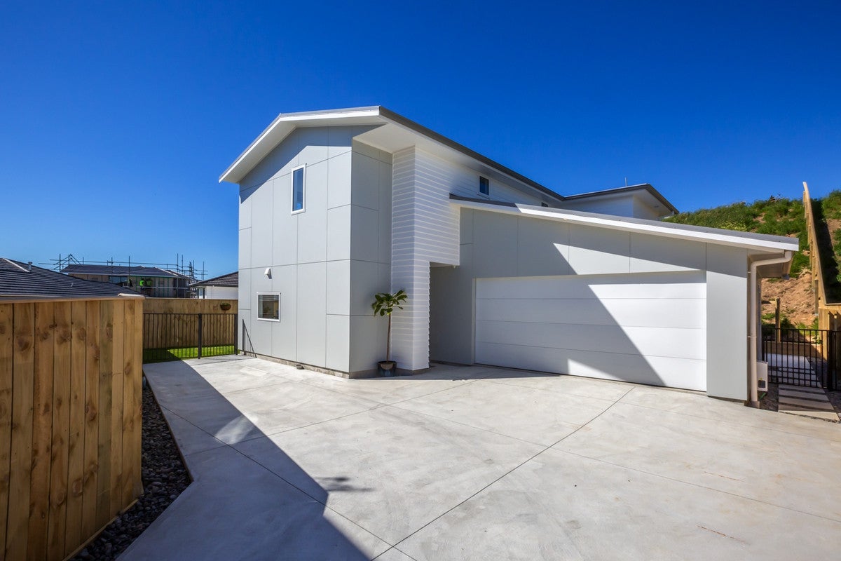 93A John Burke Drive, Aotea, Porirua - Carousel 1