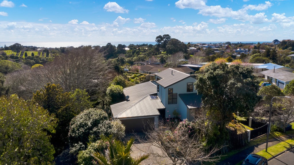 4 Sequoia Grove, Merrilands, New Plymouth - Carousel 1