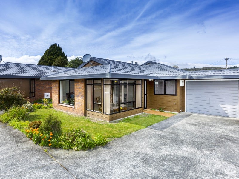 2/8 Hay Street, Ebdentown, Upper Hutt - Carousel 2