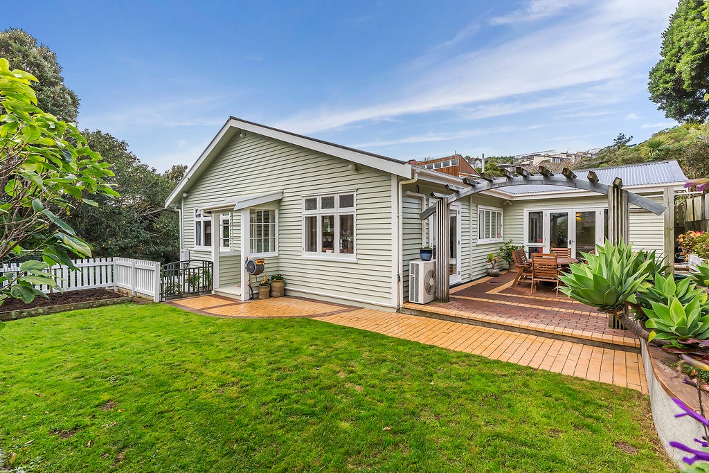 33 Clutha Avenue, Khandallah, Wellington - Carousel 1