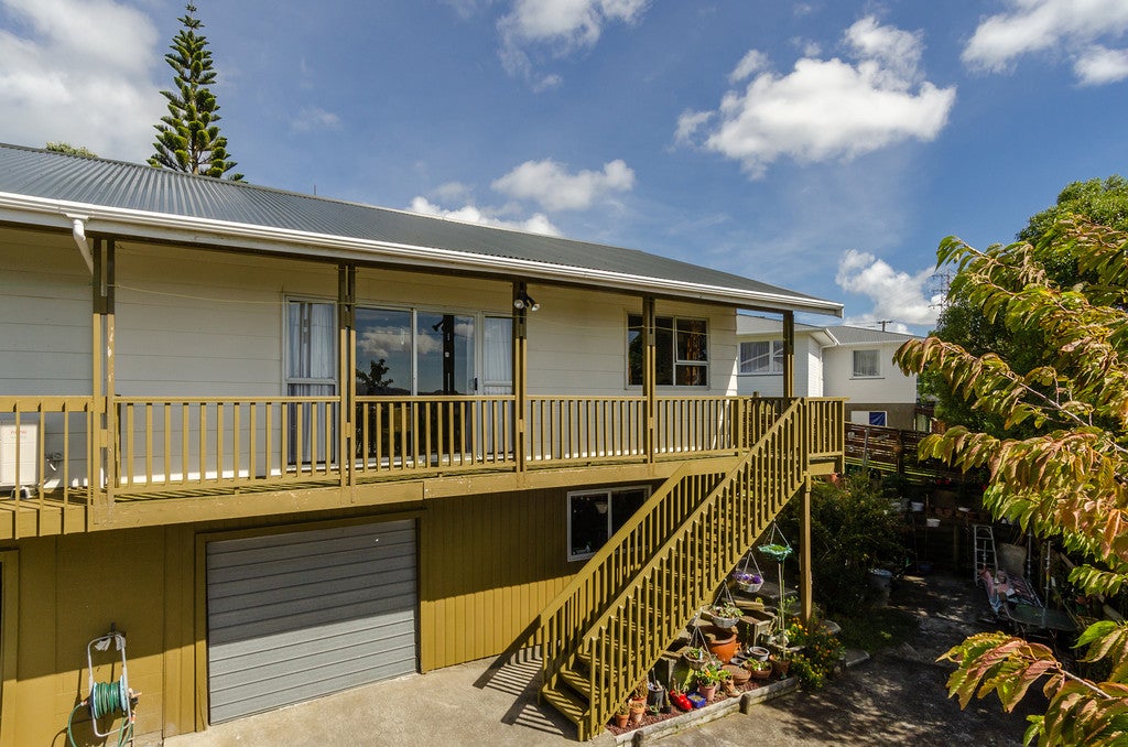 20B Bloomsbury Grove, Newlands, Wellington - Carousel 1