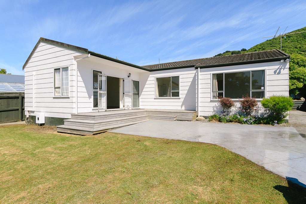 47 Larchmont Grove, Totara Park, Upper Hutt - Carousel 1