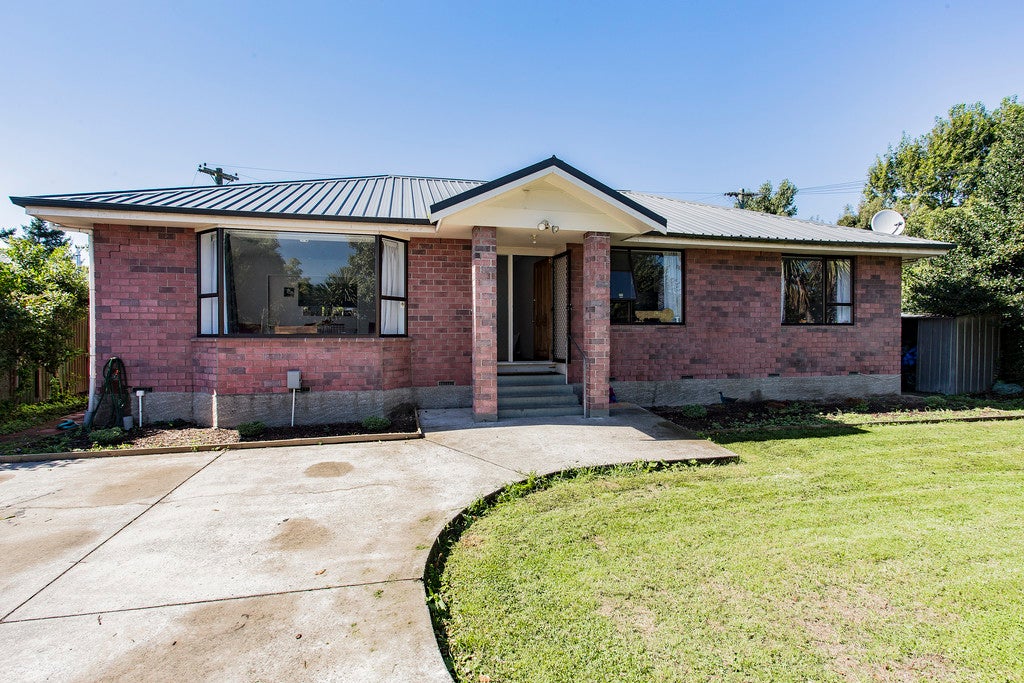 2/4 Wainoni Road, Wainoni, Christchurch - Carousel 1