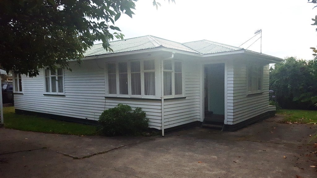 2/18 Arrowsmith Avenue, Waipahihi, Taupo - Carousel 1