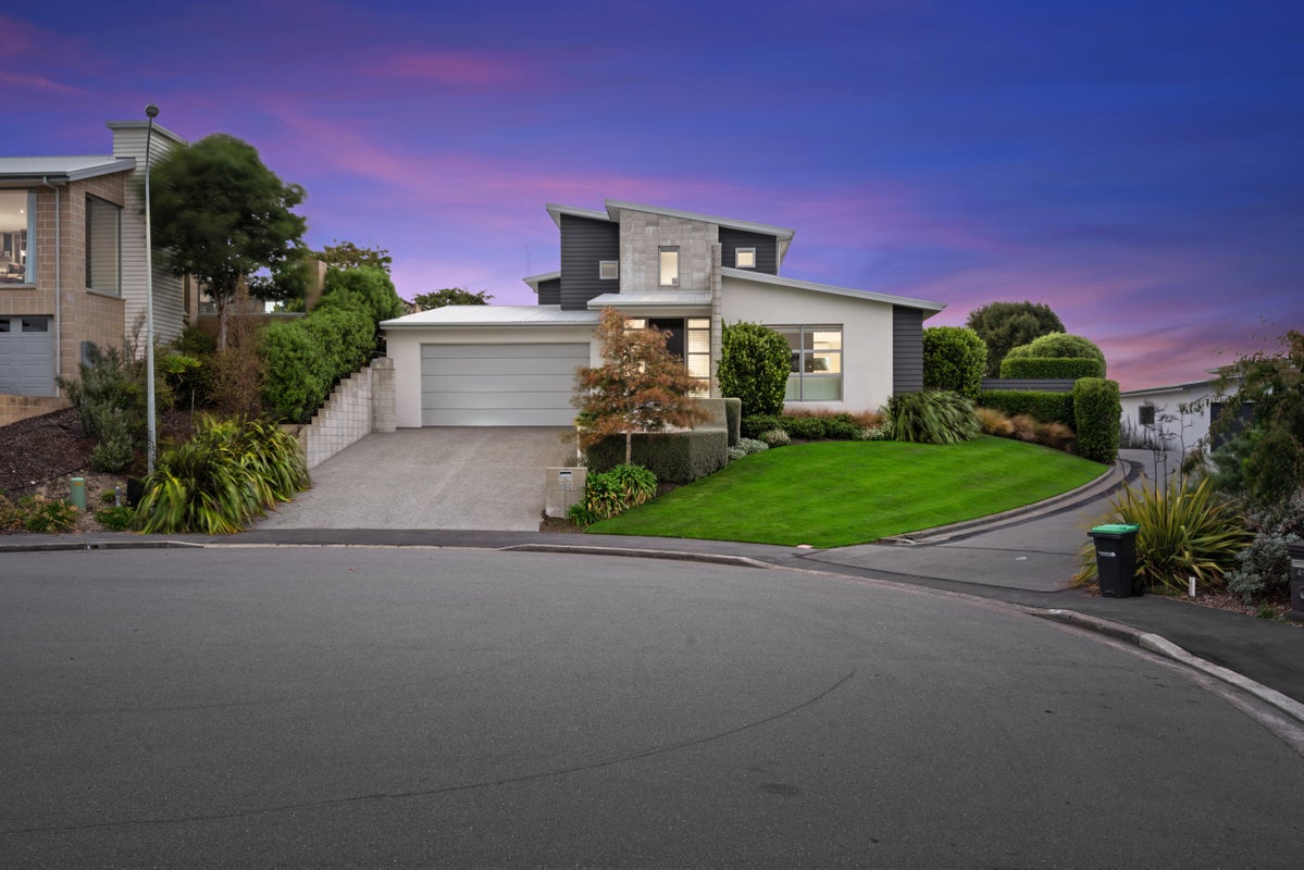 16 Ravensdale Rise, Westmorland, Christchurch - Carousel 1