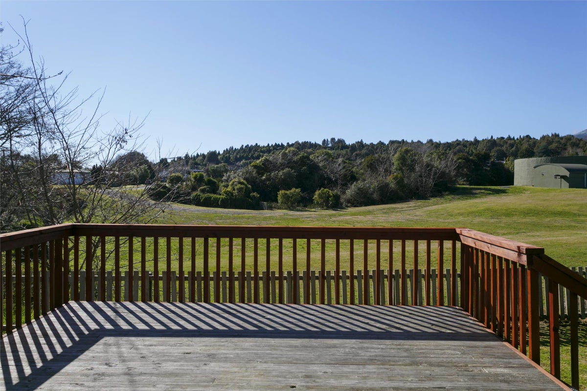 11 Wembley Place, Richmond Heights, Taupo - Carousel 2