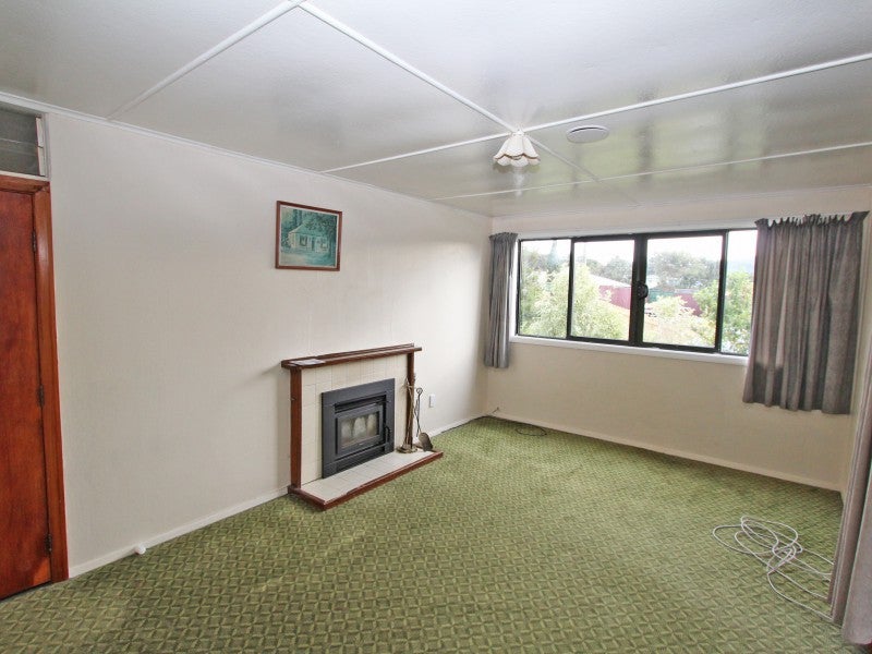 18 Cumberland Grove, Cannons Creek, Porirua - Carousel 2