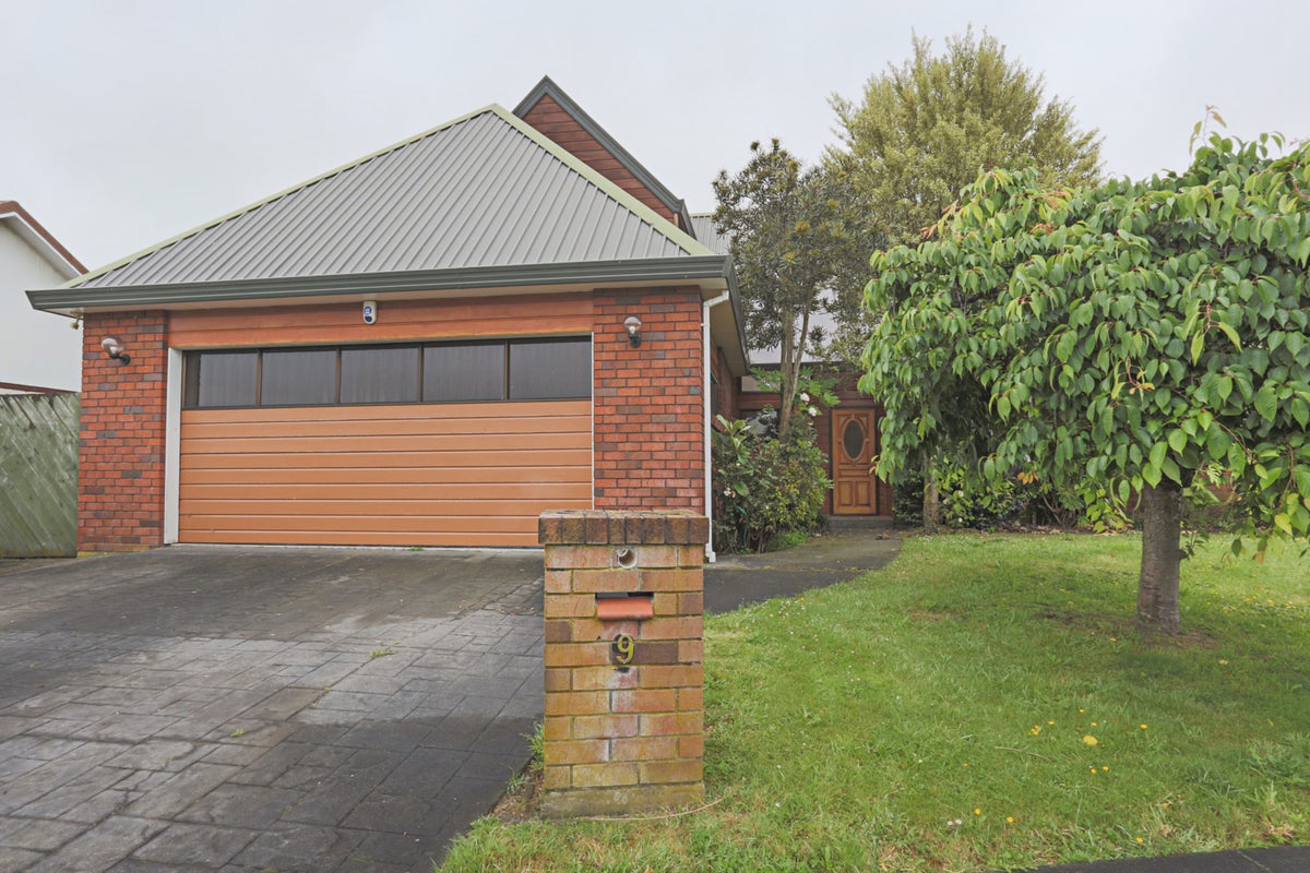 9 Caroline Crescent, Highbury, Palmerston North - Carousel 1