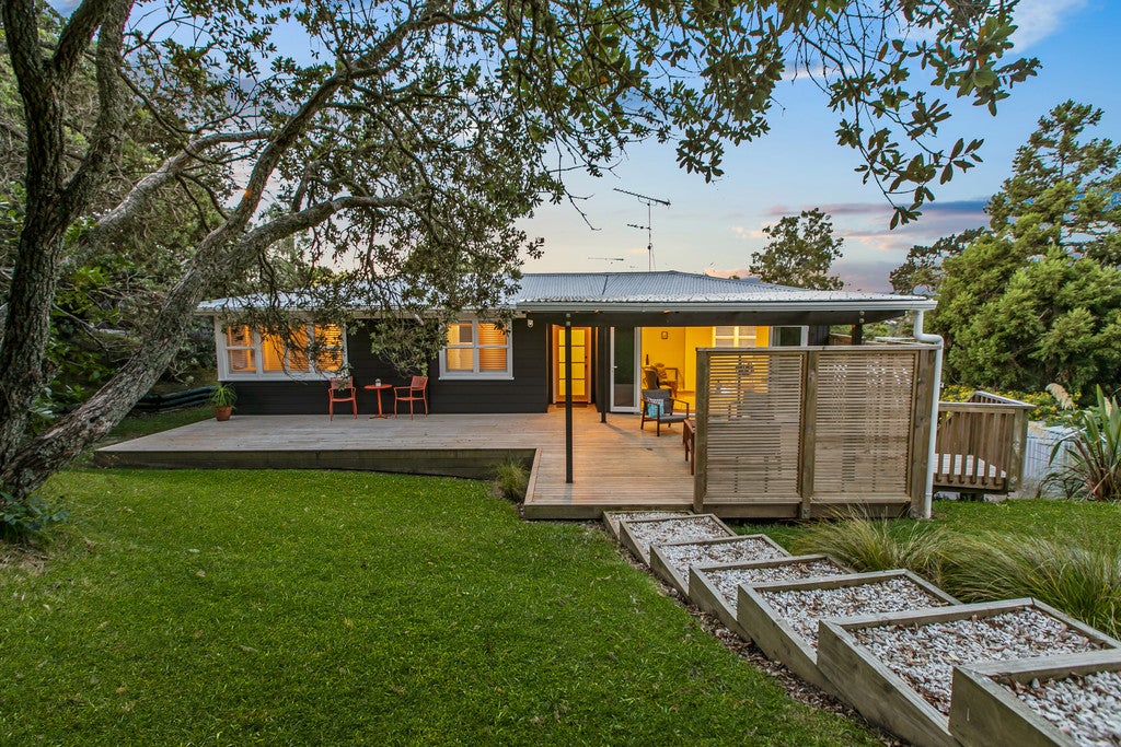 1/235 Rangatira Road, Beach Haven, Auckland - Carousel 1