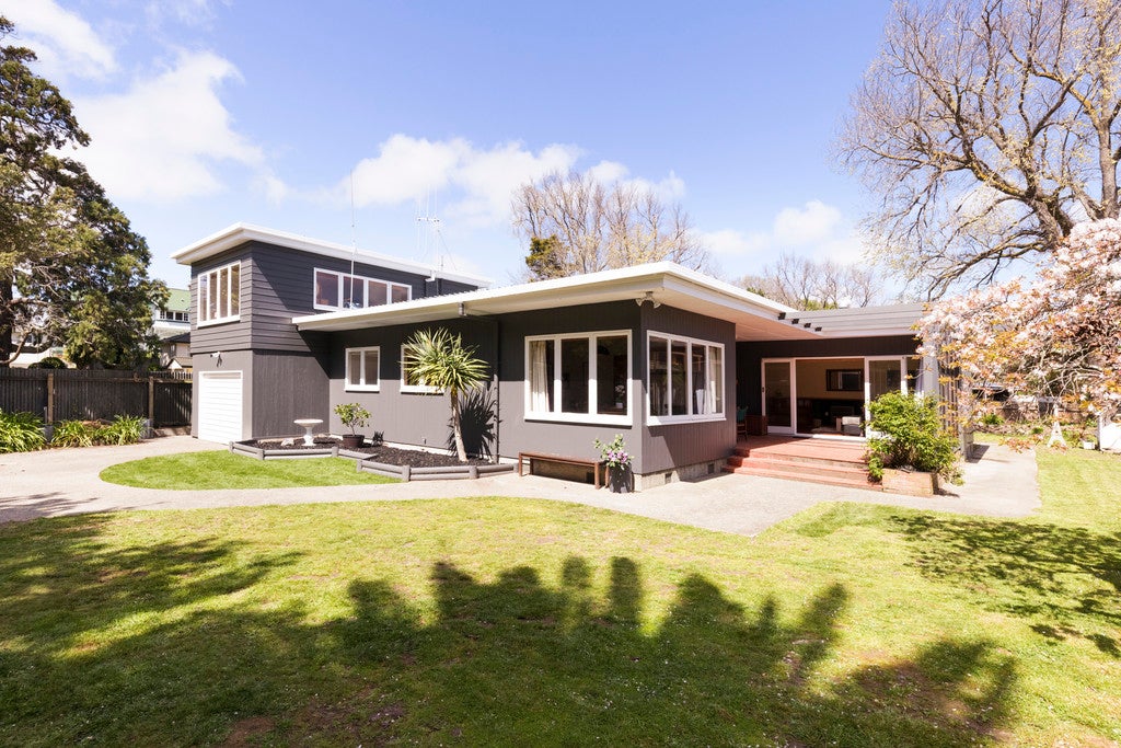 562 Featherston Street, Roslyn, Palmerston North - Carousel 1