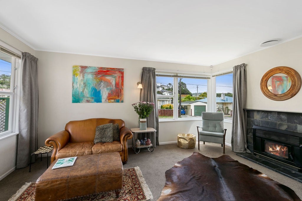 25 Catherine Crescent, Paparangi, Wellington - Carousel 2