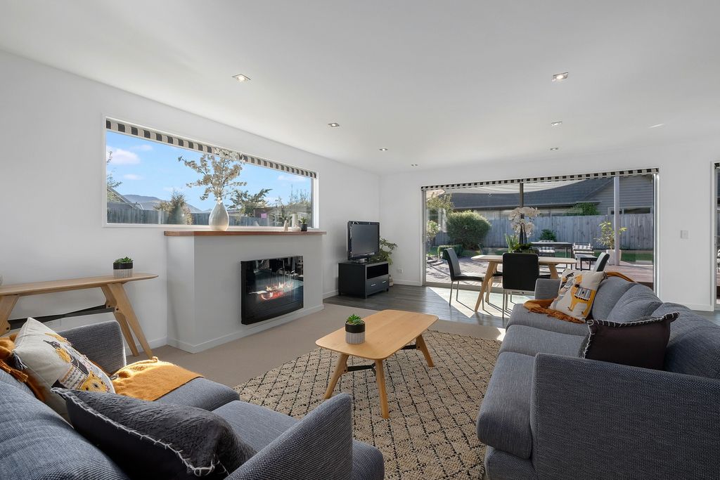 15 Bridesdale Drive, Lake Hayes, Queenstown - Carousel 2