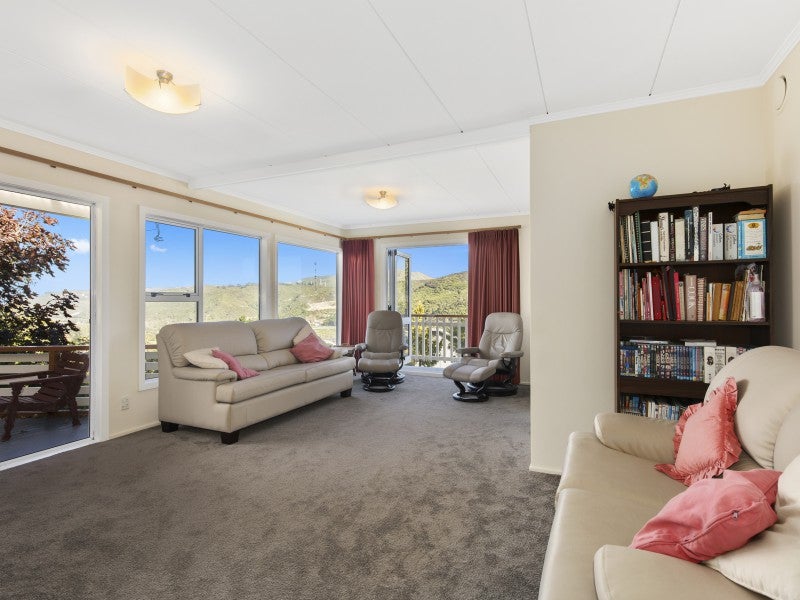 20 Kingsley Street, Stokes Valley, Lower Hutt - Carousel 1