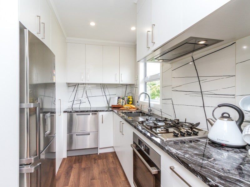 71 Bell Street, Tawa, Wellington - Carousel 2