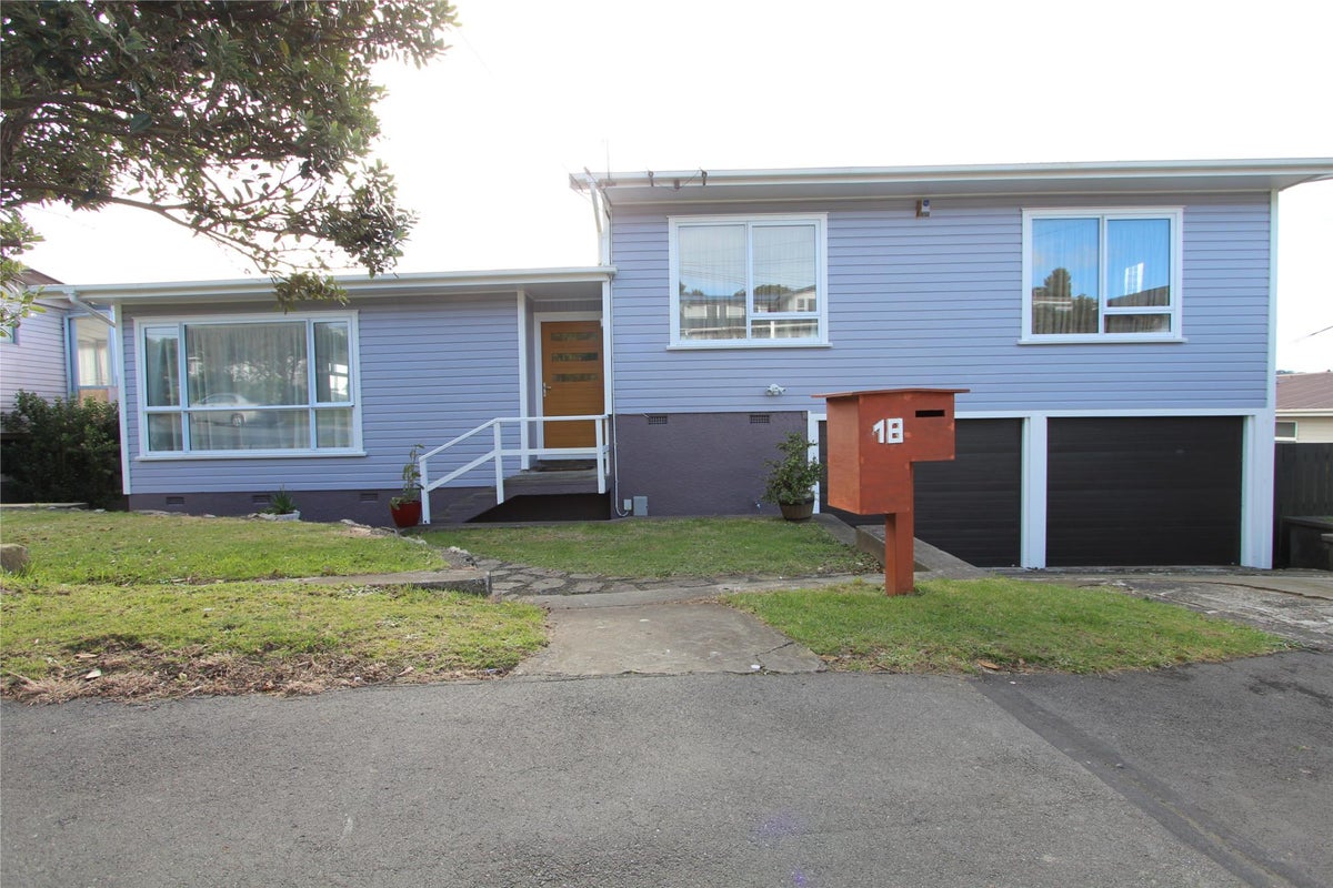 18 Kahikatea Grove, Paparangi, Wellington - Carousel 1