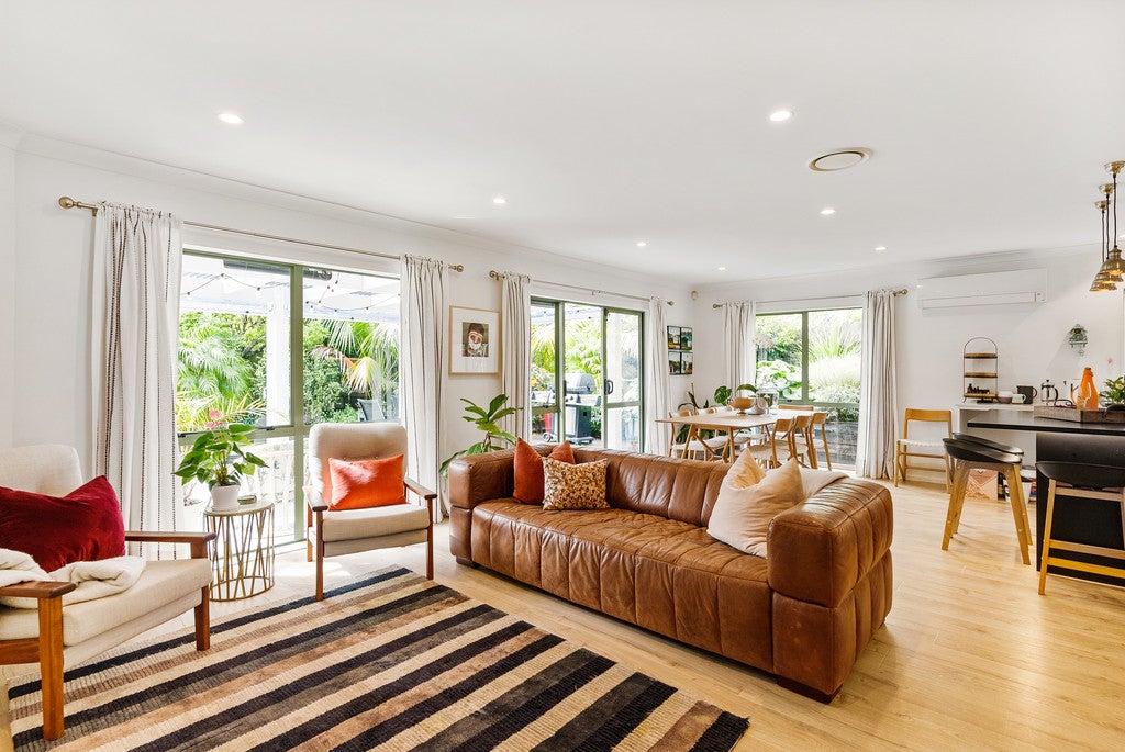4 Burnaston Ct, Dannemora, Manukau - Carousel 1