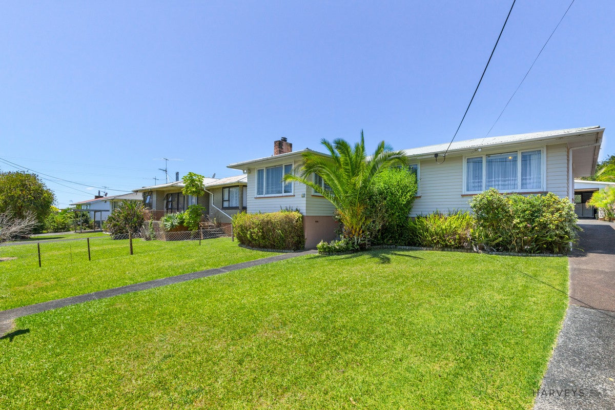 5 Cobham Crescent, Kelston, Auckland - Carousel 1