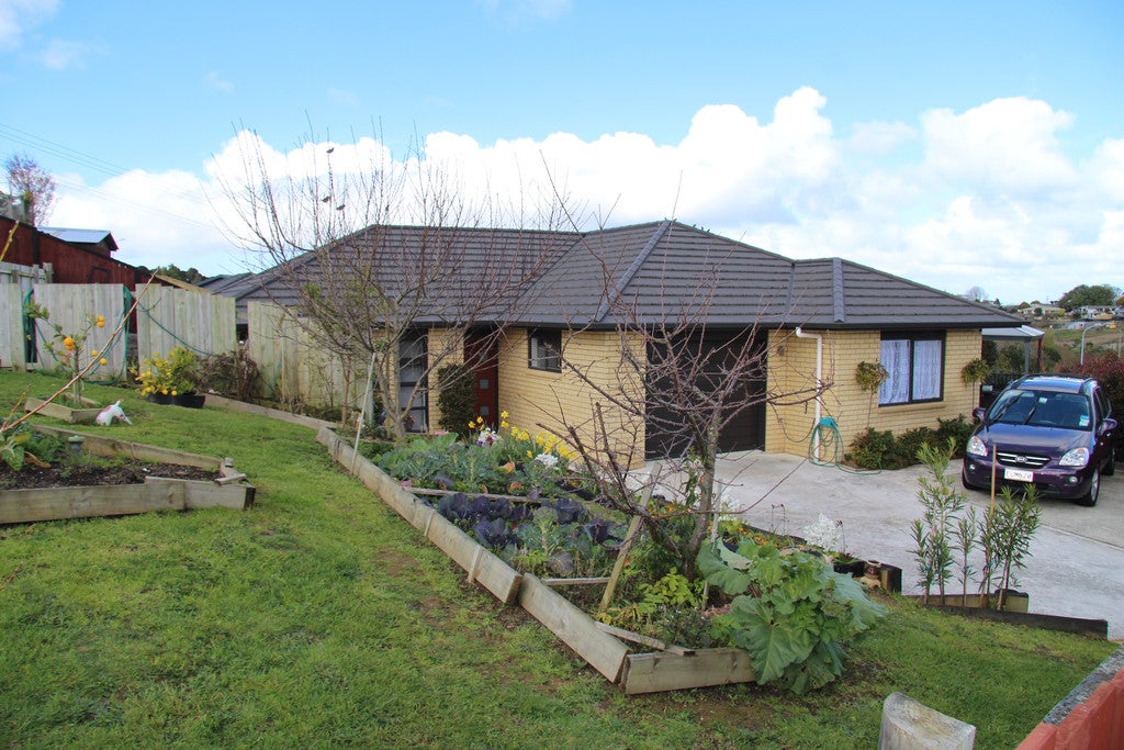 1 Cole Terrace, Te Kamo, Whangarei - Carousel 2