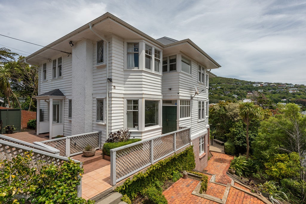 18 Donald Crescent, Karori, Wellington - Carousel 1