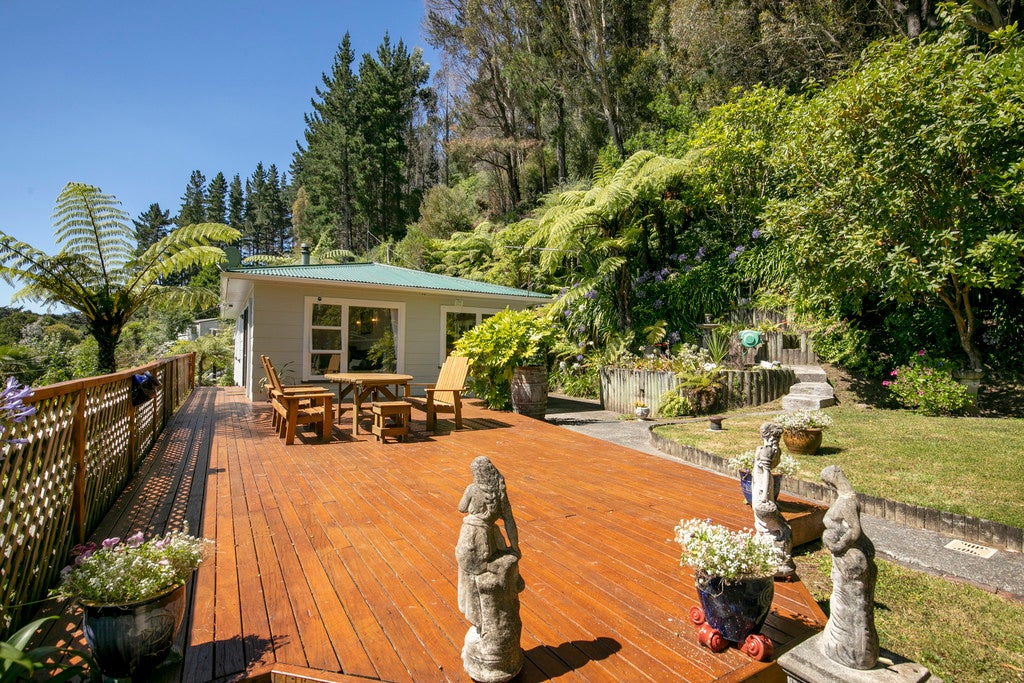 284 Moores Valley Road, Wainuiomata, Lower Hutt - Carousel 2