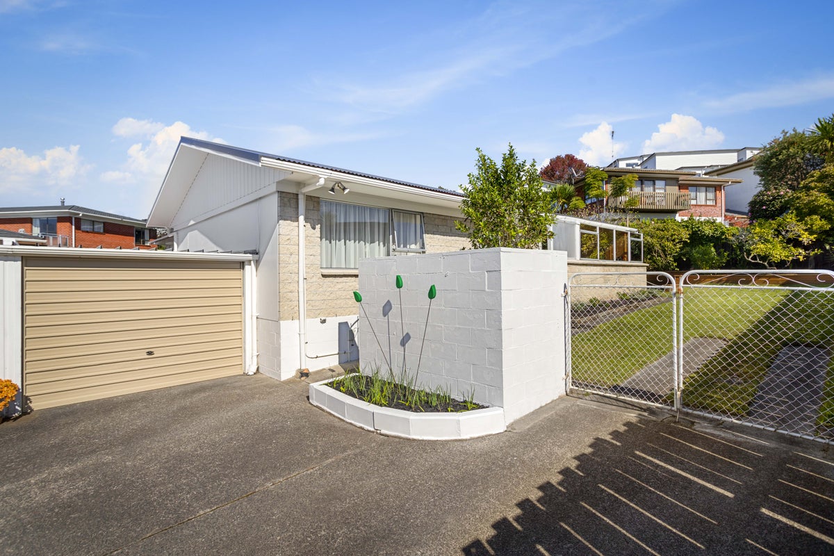 2/4 Ian Place, Glendene, Auckland - Carousel 2
