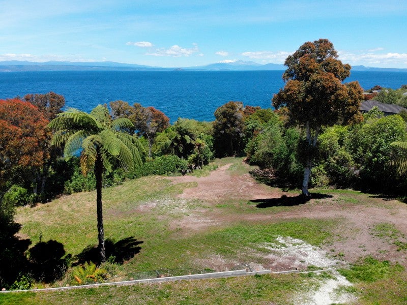 4 Whakamoenga Point, Acacia Bay, Taupo - Carousel 1