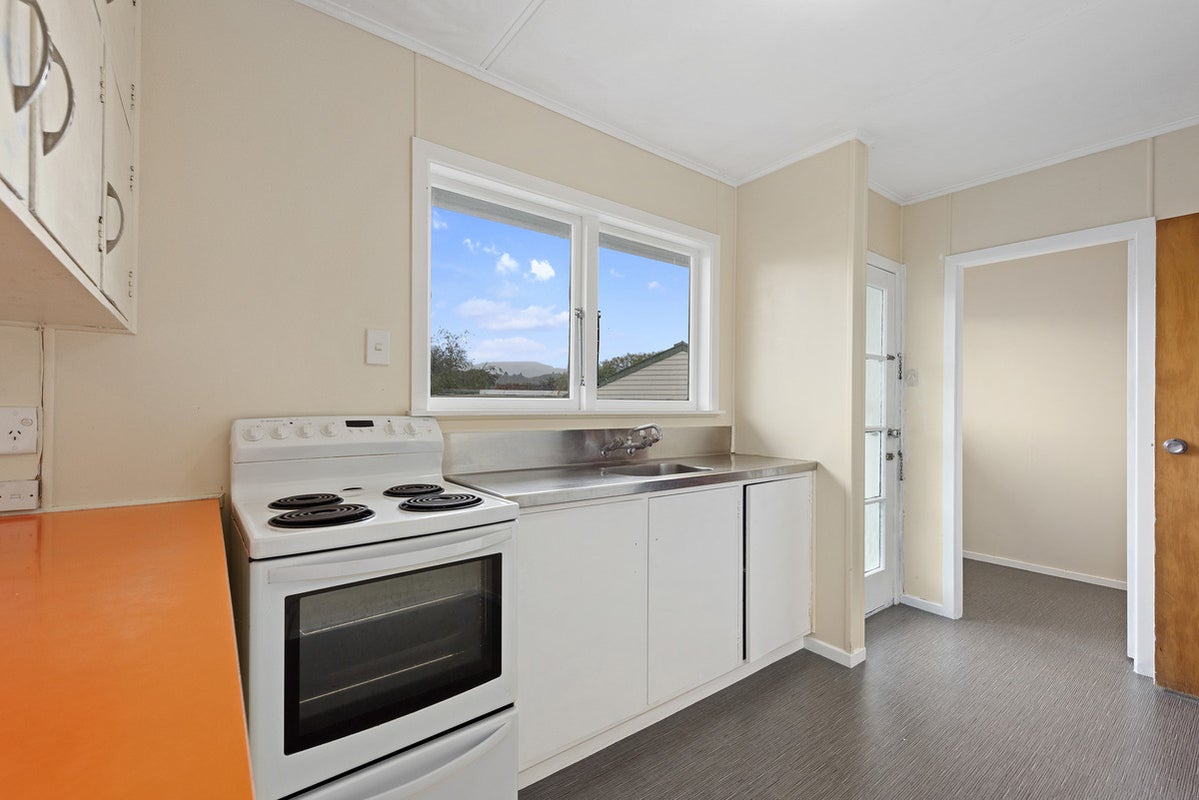 11 Bonnie Glen Crescent, Ebdentown, Upper Hutt - Carousel 2
