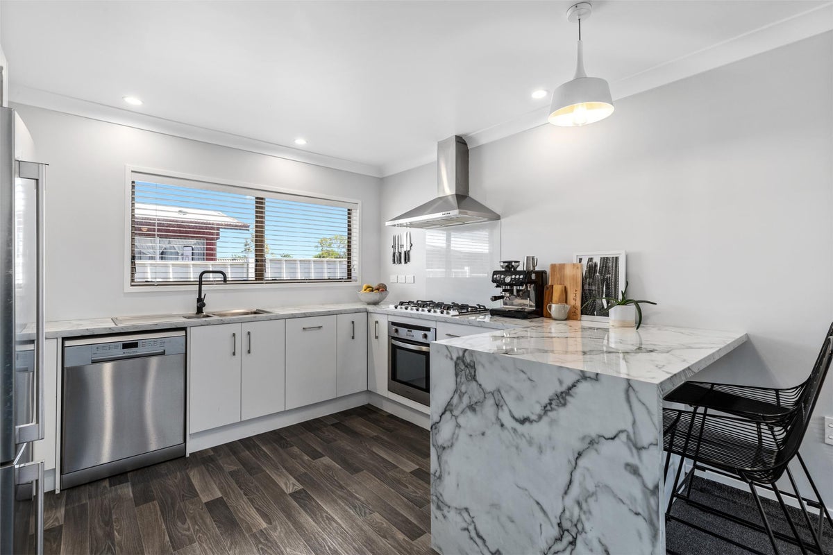 24 Lachlan Drive, Dinsdale, Hamilton - Carousel 2