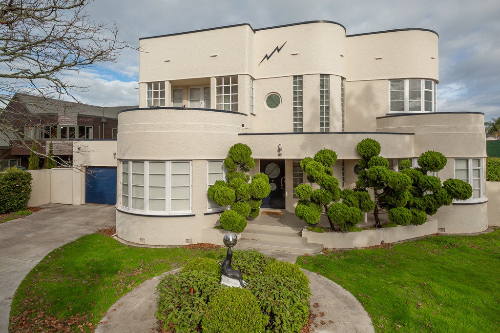 1331 Victoria Street, Beerescourt, Hamilton - Carousel 1