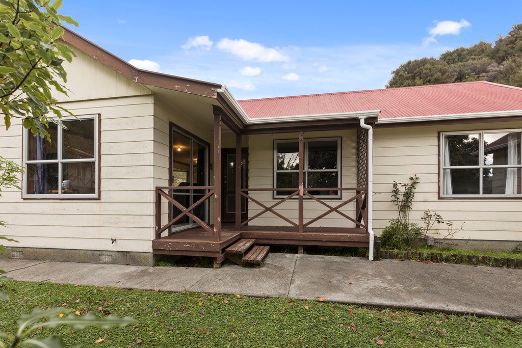 7 Mokopuna Grove, Stokes Valley, Lower Hutt - Carousel 2