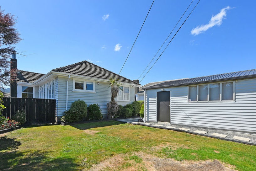 30 Sheridan Crescent, Trentham, Upper Hutt - Carousel 1