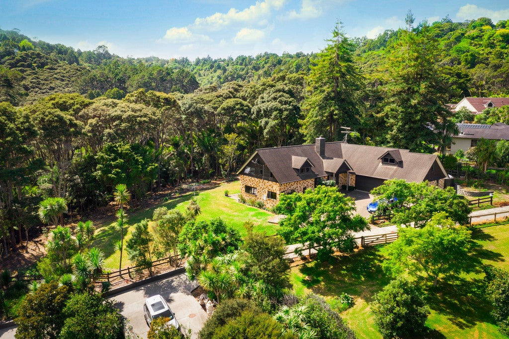 36 Landing Road, Titirangi, Auckland - Carousel 1