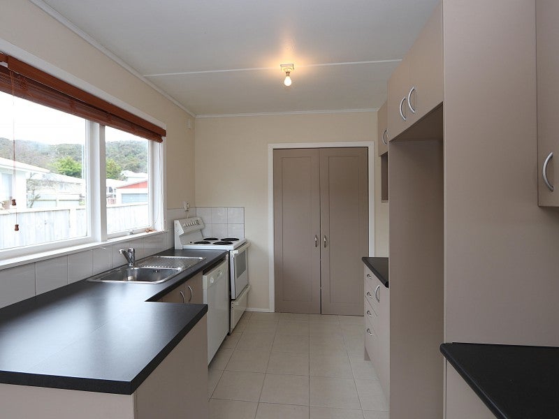 42 Meremere Street, Wainuiomata, Lower Hutt - Carousel 2