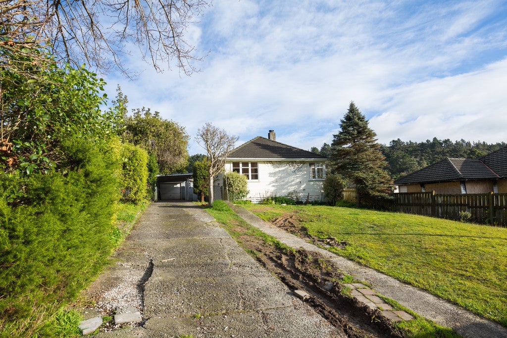 33 Thomson Grove, Stokes Valley, Lower Hutt - Carousel 1