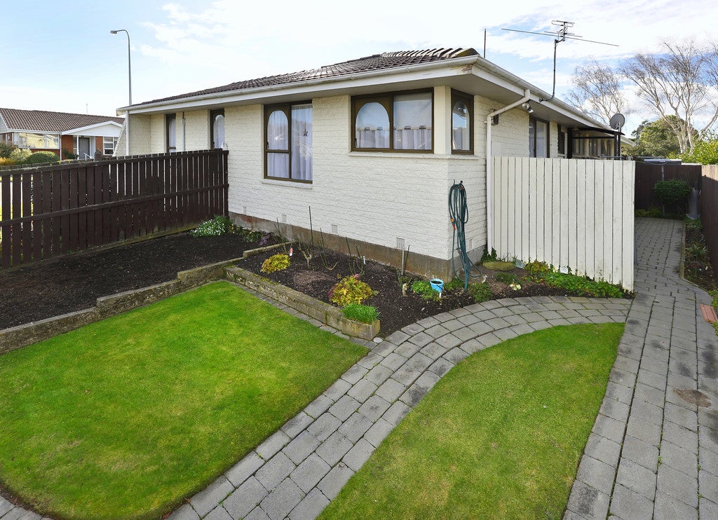 1/2 Calbreath Place, Russley, Christchurch - Carousel 2