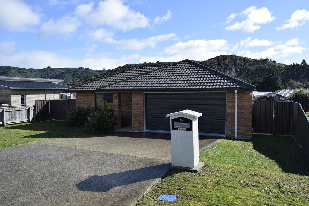 11 Diamond Grove, Brown Owl, Upper Hutt - Carousel 2