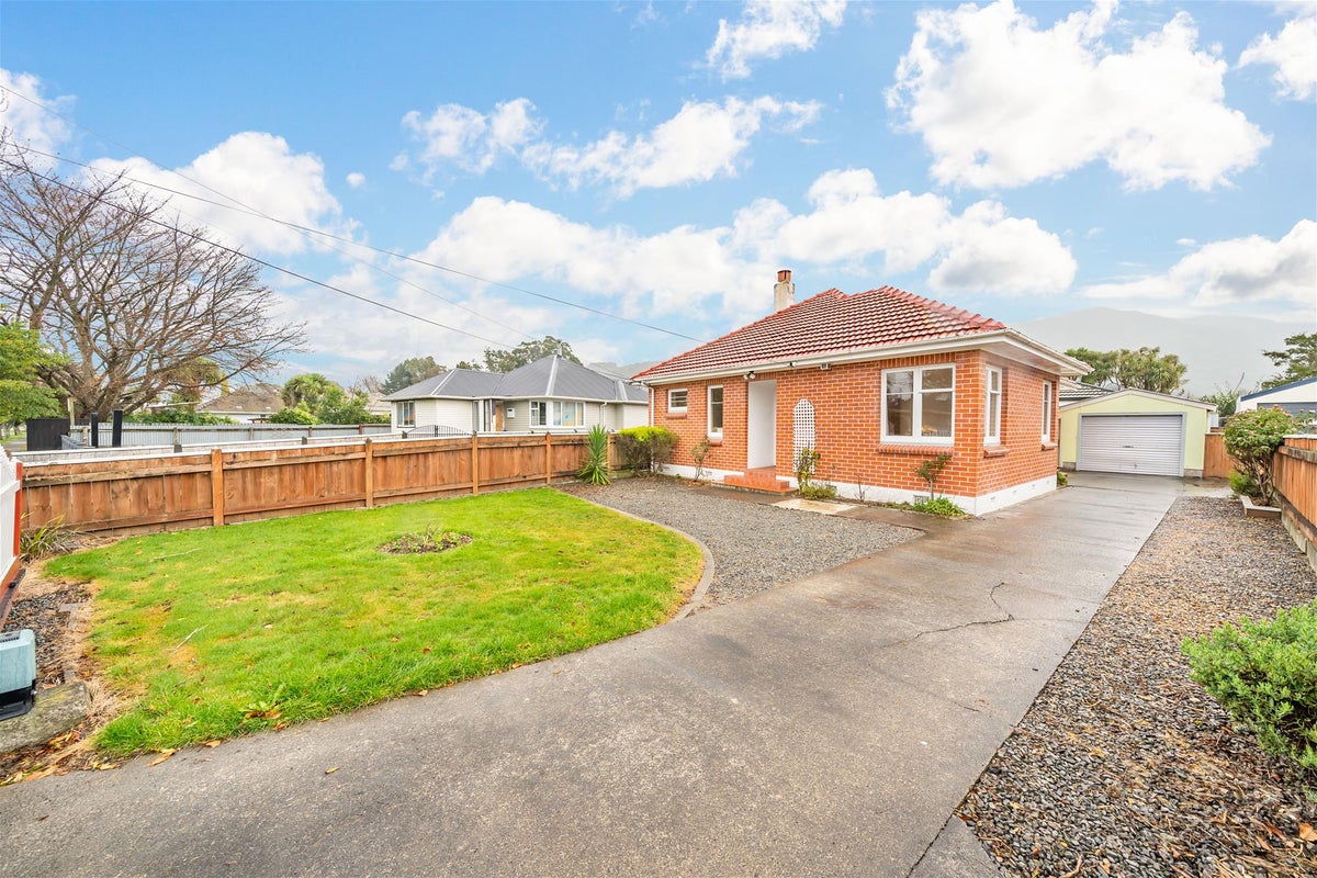 23 Hudson Avenue, Ebdentown, Upper Hutt - Carousel 1