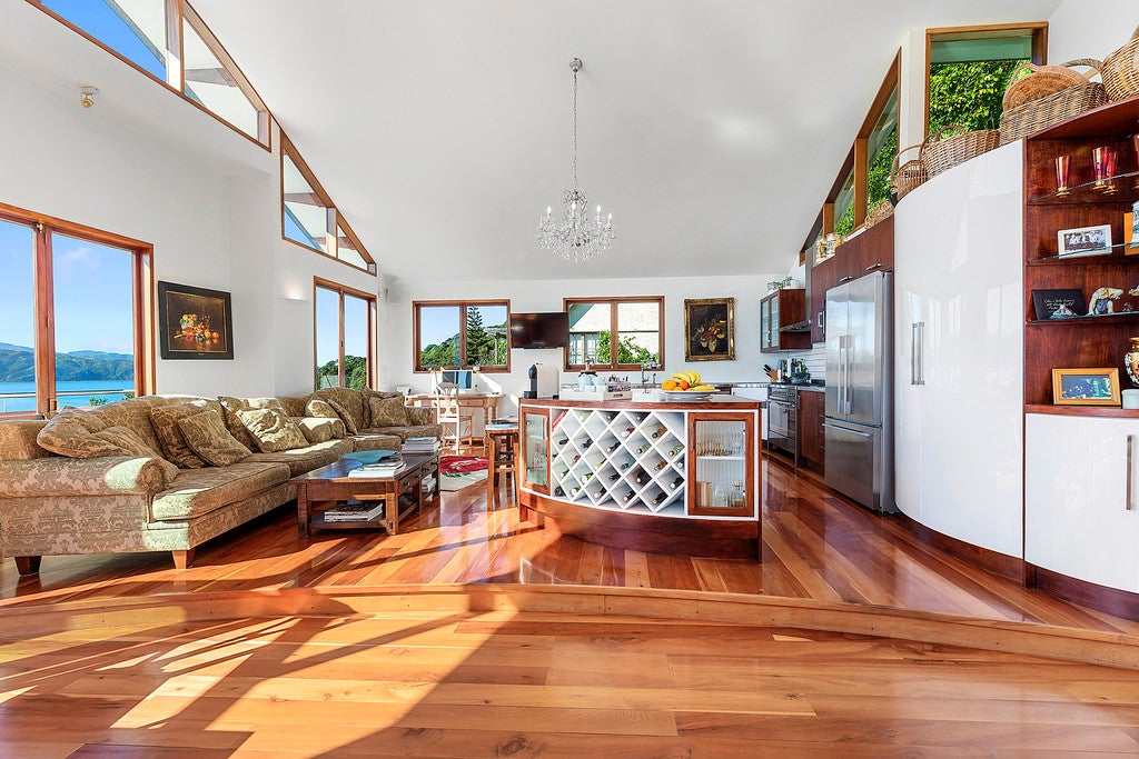 423 Karaka Bay Road, Karaka Bays, Wellington - Carousel 1